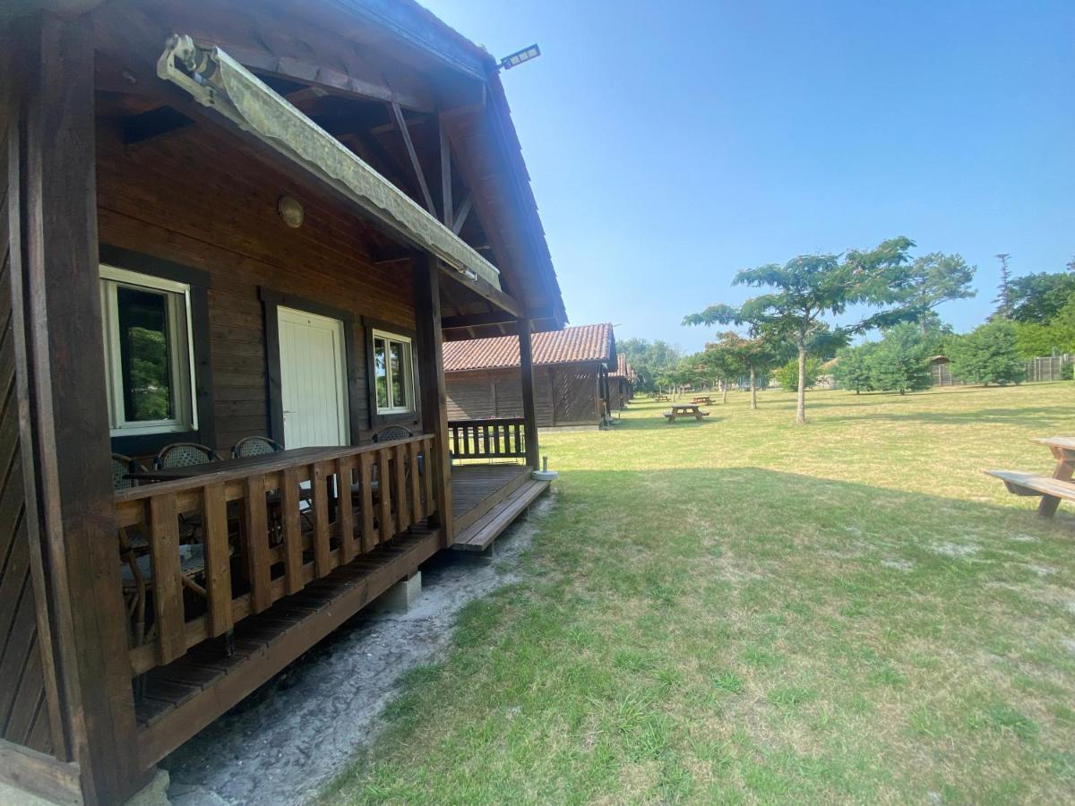 Camping Familial Les Chalets D'Uza Exterior photo