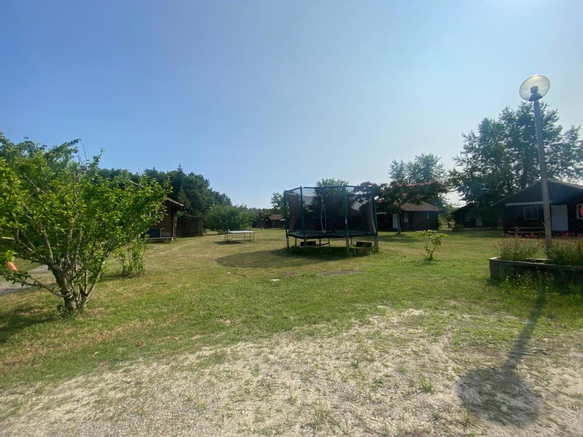 Camping Familial Les Chalets D'Uza Exterior photo